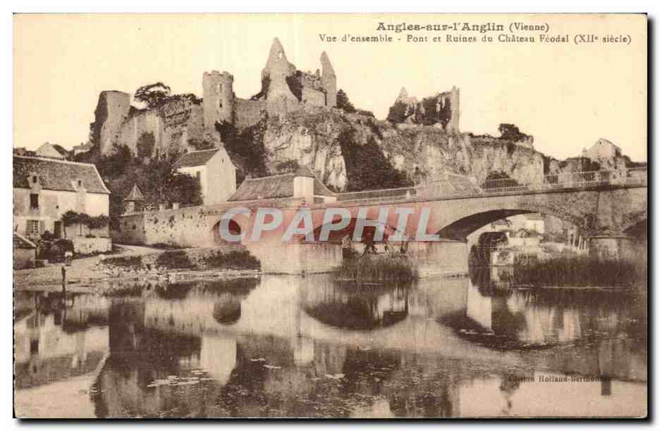 CPA Angles sur I Anglin (Vienne) Vue d ensemble Pont et Ruines du Chateau Feodal