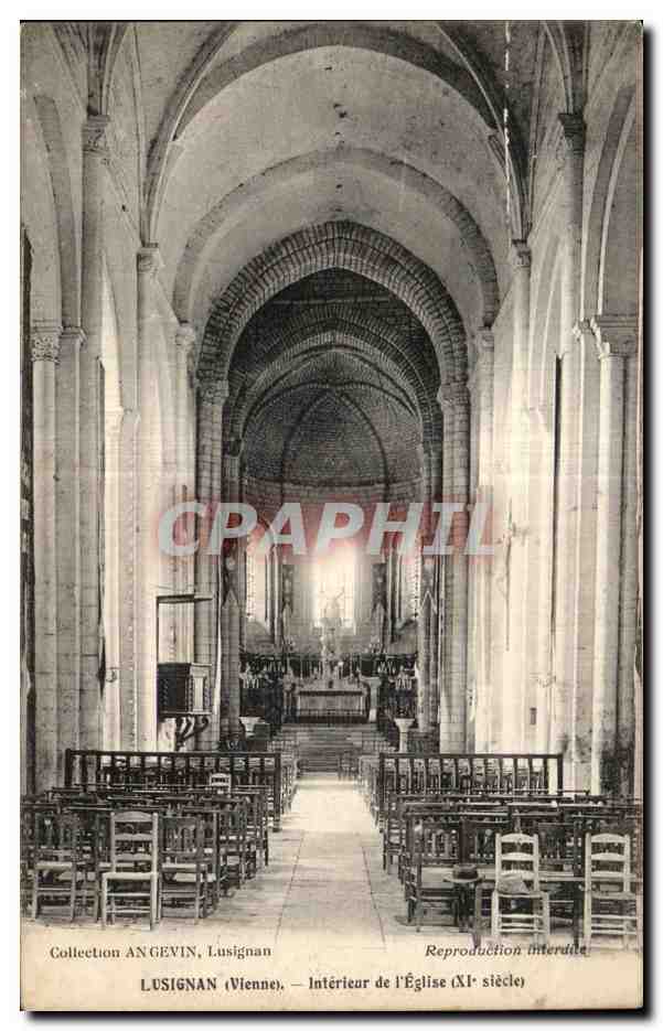 CPA Lusignan (Vienne) Interieur de I Eglise