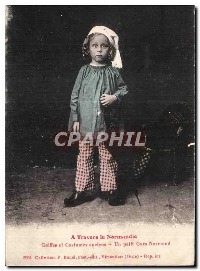 CPA A travers la normandie coifies et costumes anciens - un petit gars normand Folklore