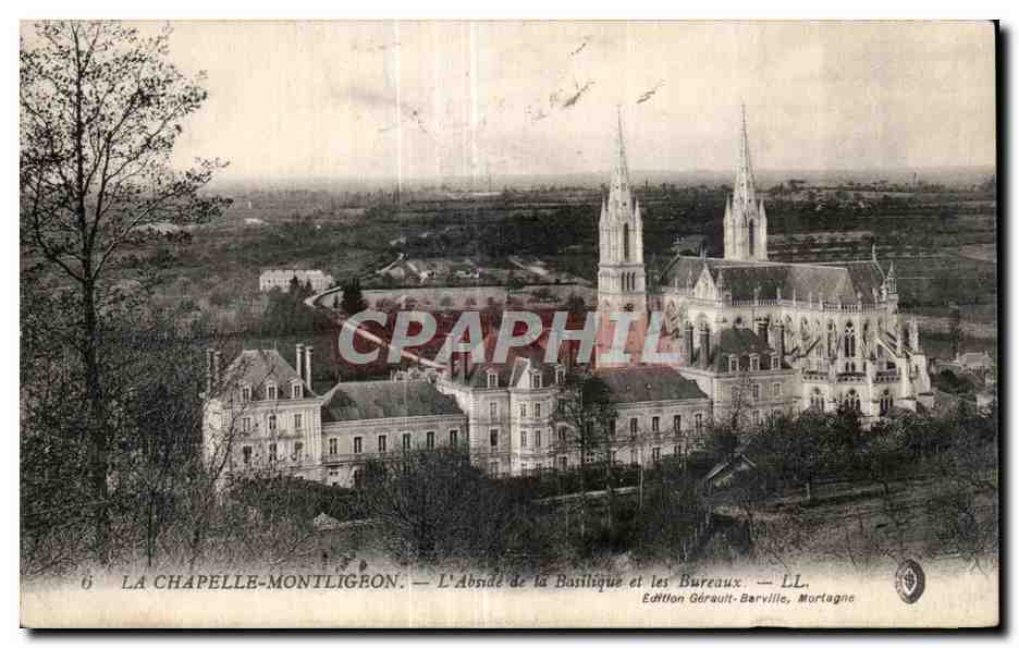 CPA LA CHAPELLE-MONTLIGEON L abside de la cathedrale et les bureaux 