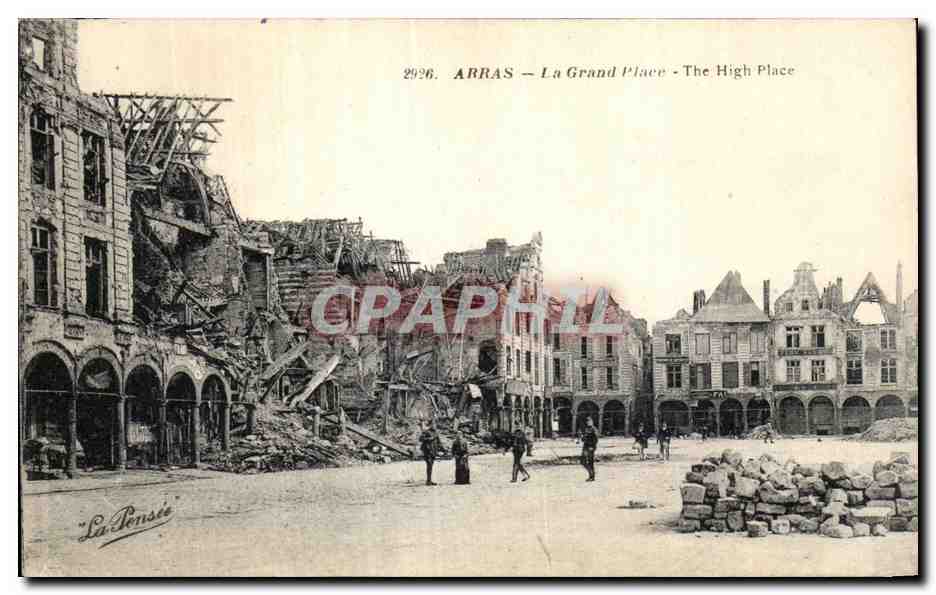 Arras — La Grand Place — dévastation après guerre — La Pensée, n°2926