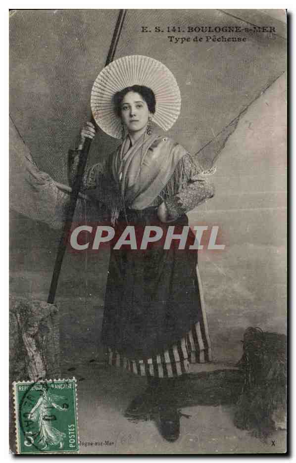 CPA BOULOGNE-R-MER Type de Pecheuse Peche Folklore Costume