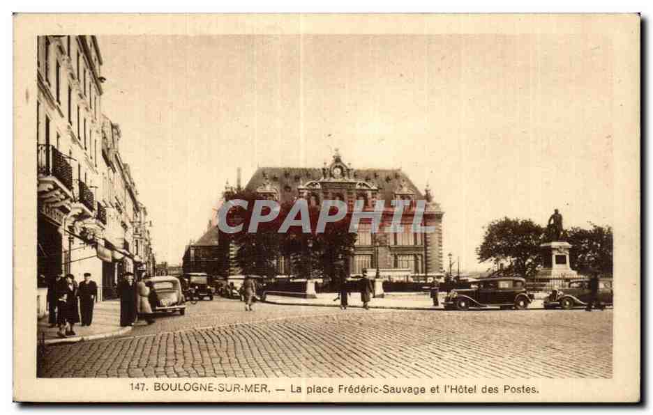 Boulogne-sur-Mer — La place Frédéric-Sauvage et l'Hôtel des Postes