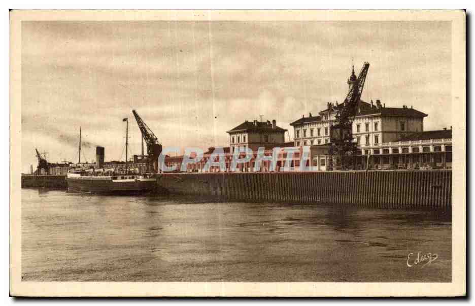 CPA CALAIS - La Gare Maritime et la Malle