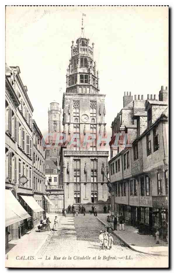 CPA CALAIS - La Rue de Citadelle et le Beffroi