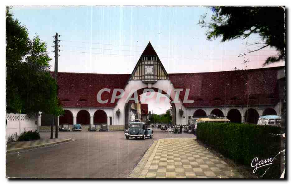 Entrance portal of a large arcade building — Gam — publisher Gam