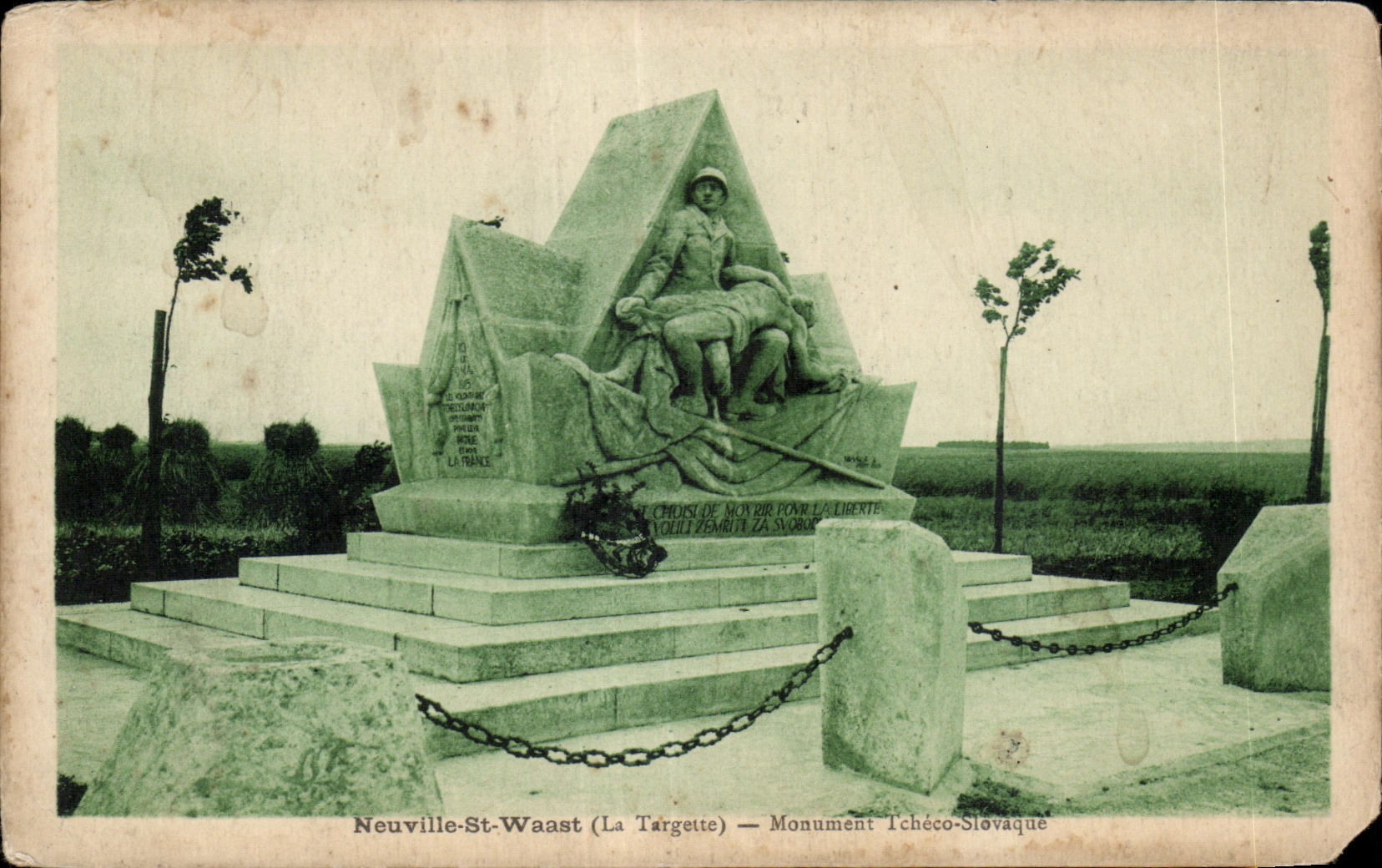 CPA Neuville St Wasst Monument Tchecoslovaque Militaria
