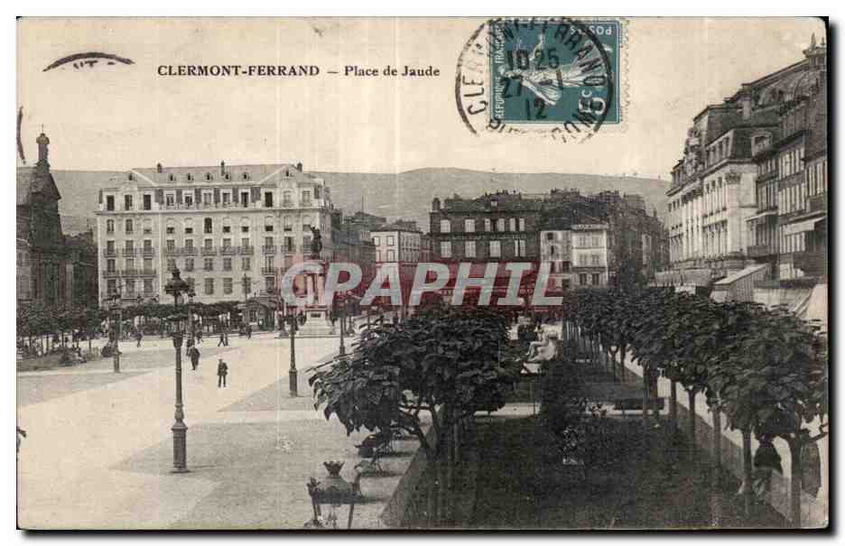 CPA CLERMONT-FERRAND Place de Jaude