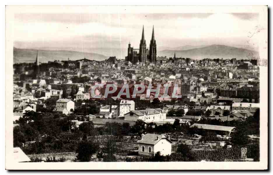 Luftbild der Stadt — Kathedrale Saint-Pierre — Verlag RP