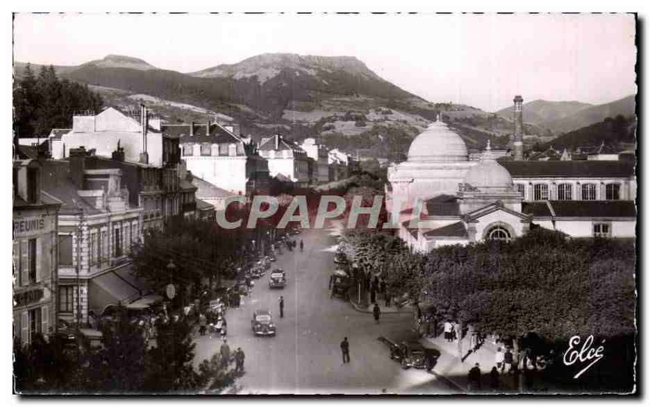 CPA LA BOURBOULE (P -de-D ) - L Etablissement Thermal Et le boulevard Georges-Clemenceau