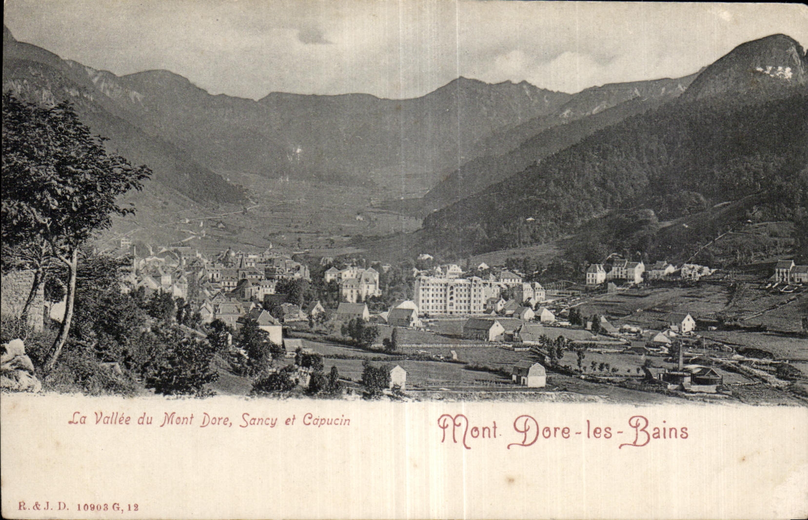 CPA Le Mont Dore La vallee du Mont Dore Sancy et le Capucin