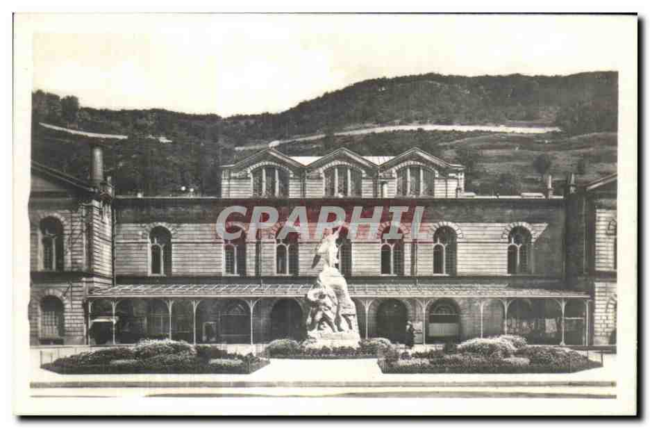 Gare de Grenoble — vue de la façade avec la statue de la Liberté — Graphphil