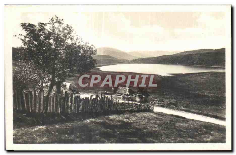 Lac et collines — vue panoramique — éditeur inconnu