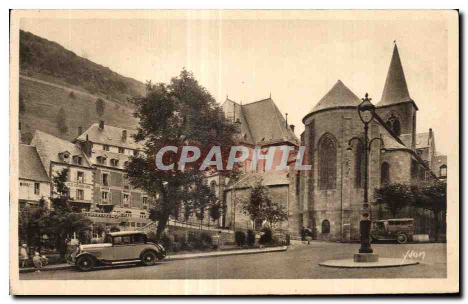 CPA Le Mont Dore (Puy de Dome) la place des Moulisn et l eglise St Pardoux 