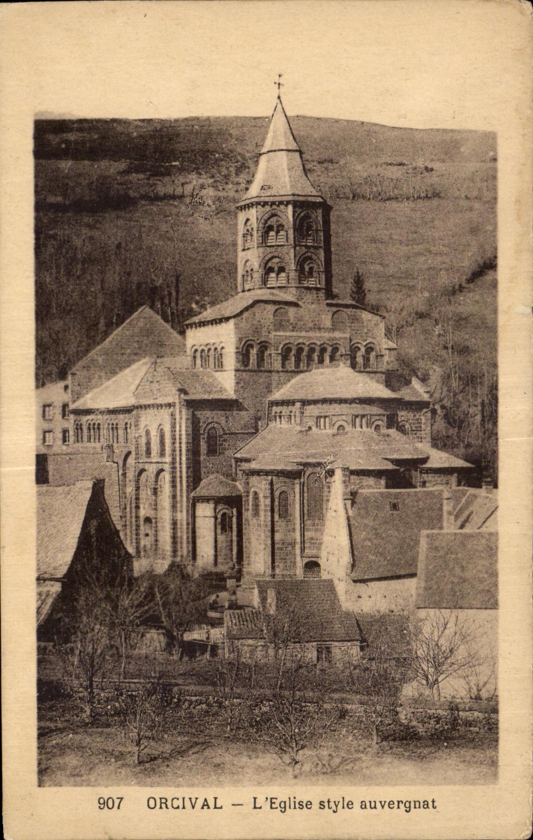 Orcival - L Eglise Style survergnat - CPA