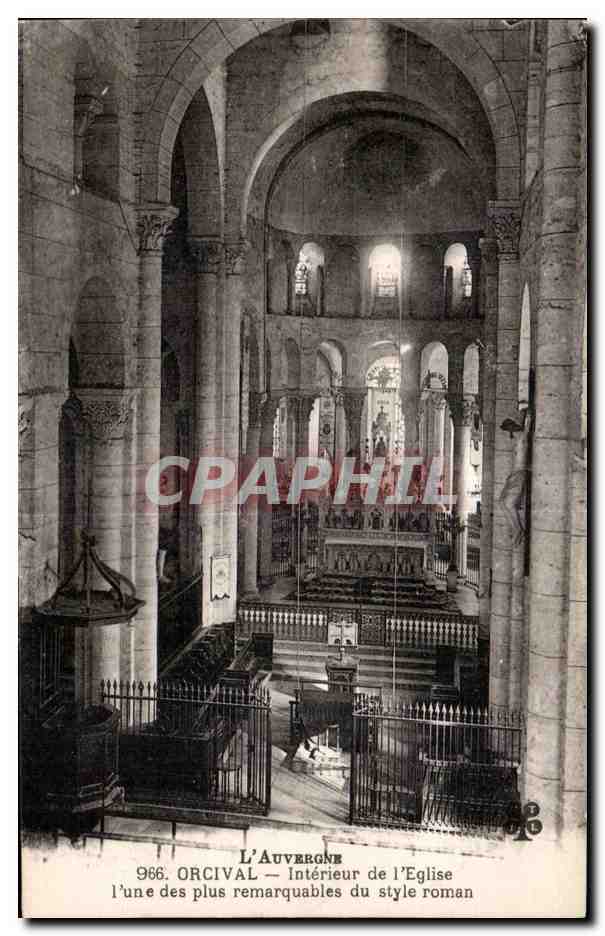 Orcival — Intérieur de l'Église, l'une des plus remarquables du style roman
