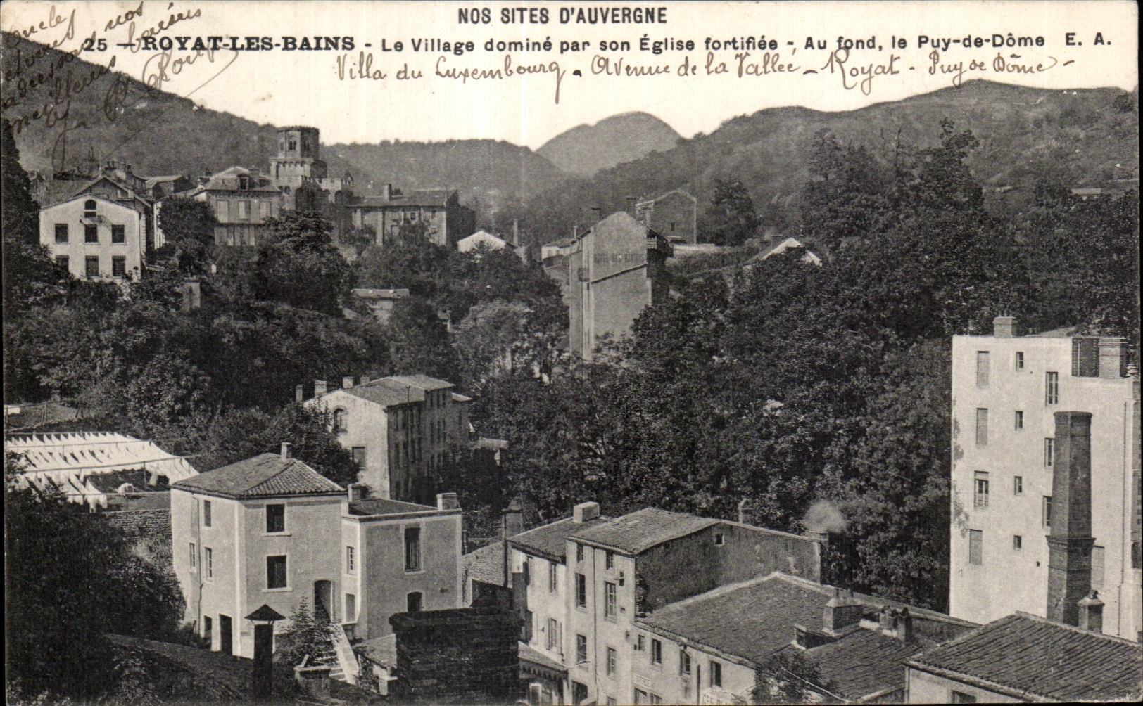 Royat - Le Village domine par son Eglise - CPA
