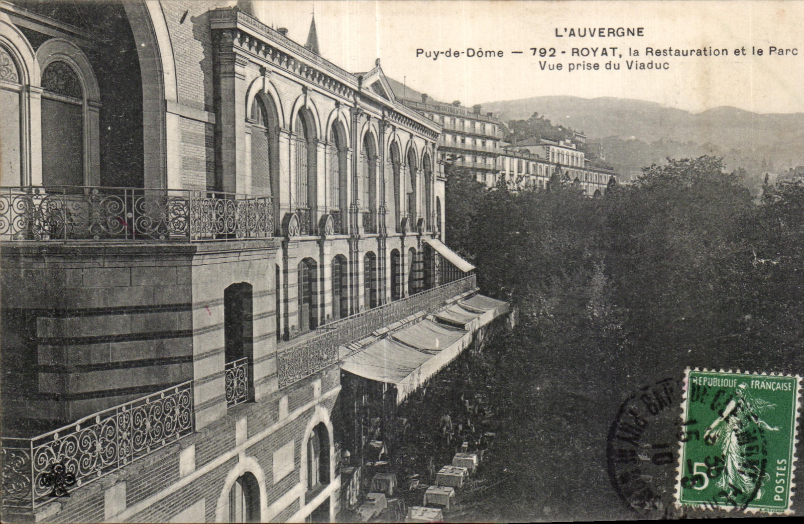 Royat - La Restauration et Le Parc - Vue prise du Viaduc - CPA