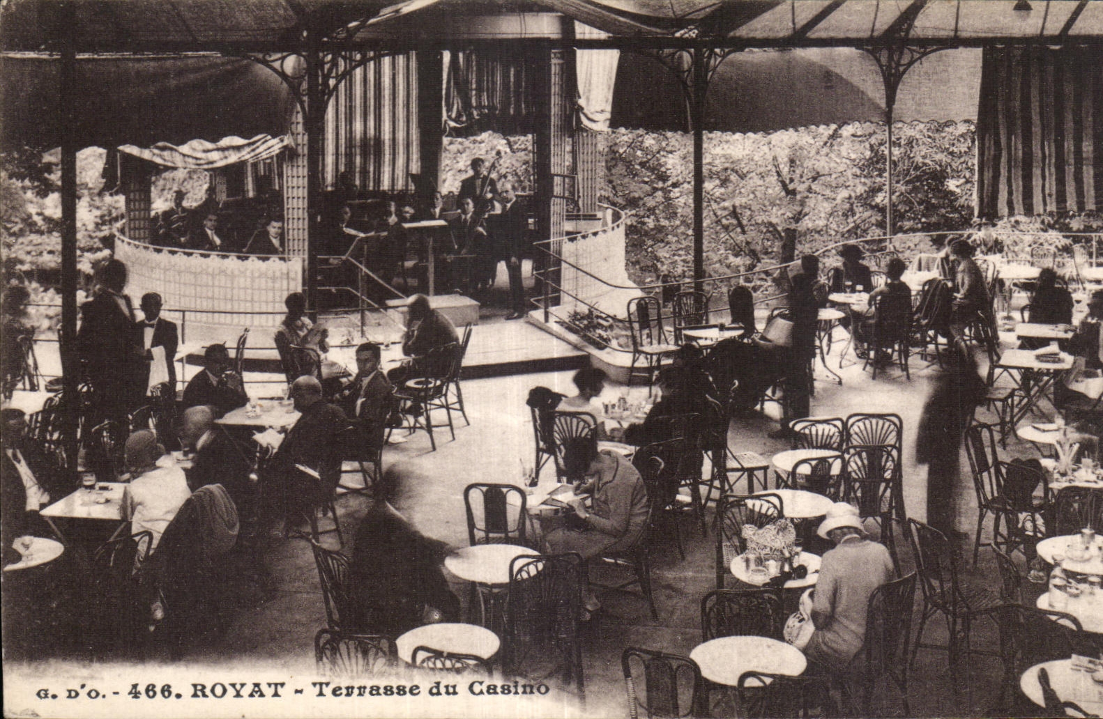 Royat - Terrasse du Casino — G. d'O. - n° 466