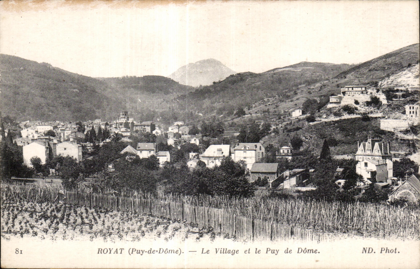 Royat les Bains - Le Village et le Puy de Dome - CPA 