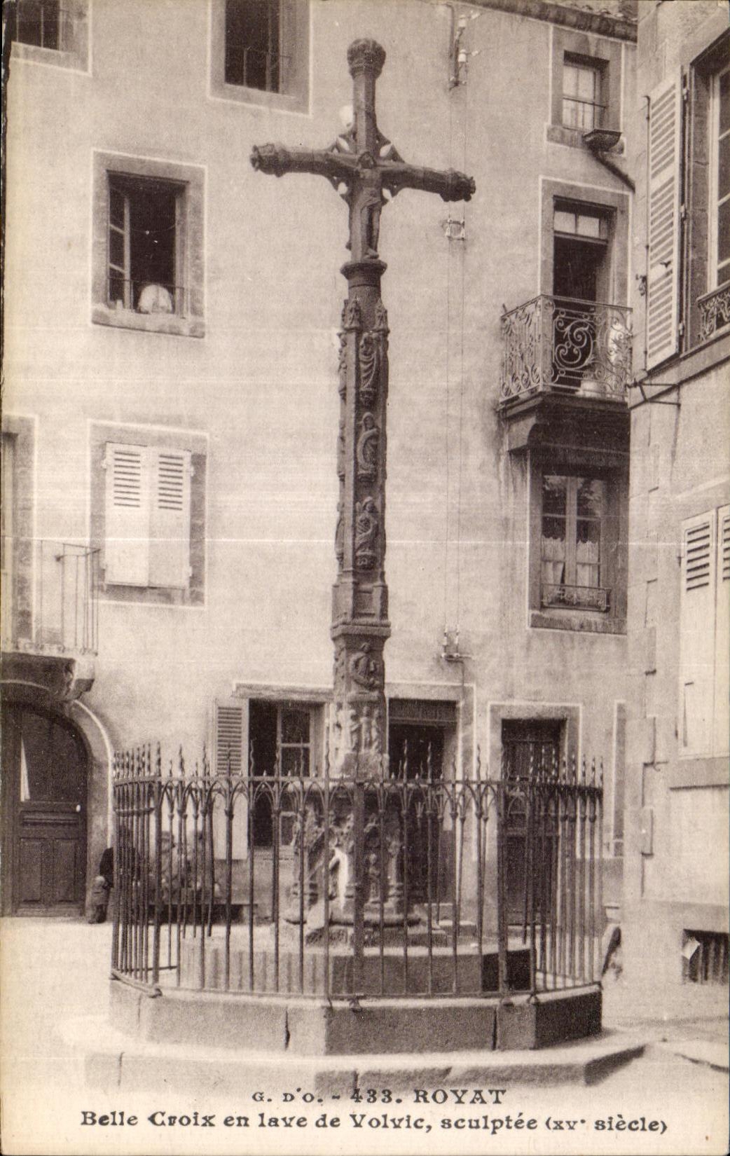 Royat les Bains - Belle Croix en lave de Volvic - CPA 