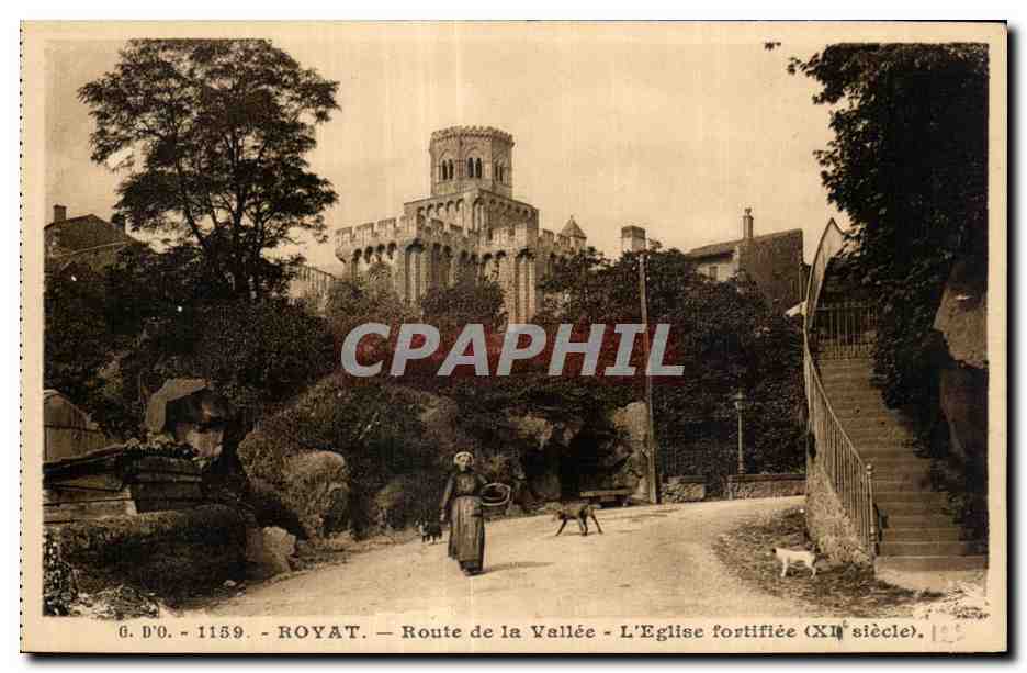 CPA Royat Route de la Valle L Eglise fortifiee (XI e siecle)