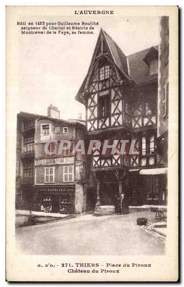 CPA Thiers Place du Piroux Chateau du Piroux