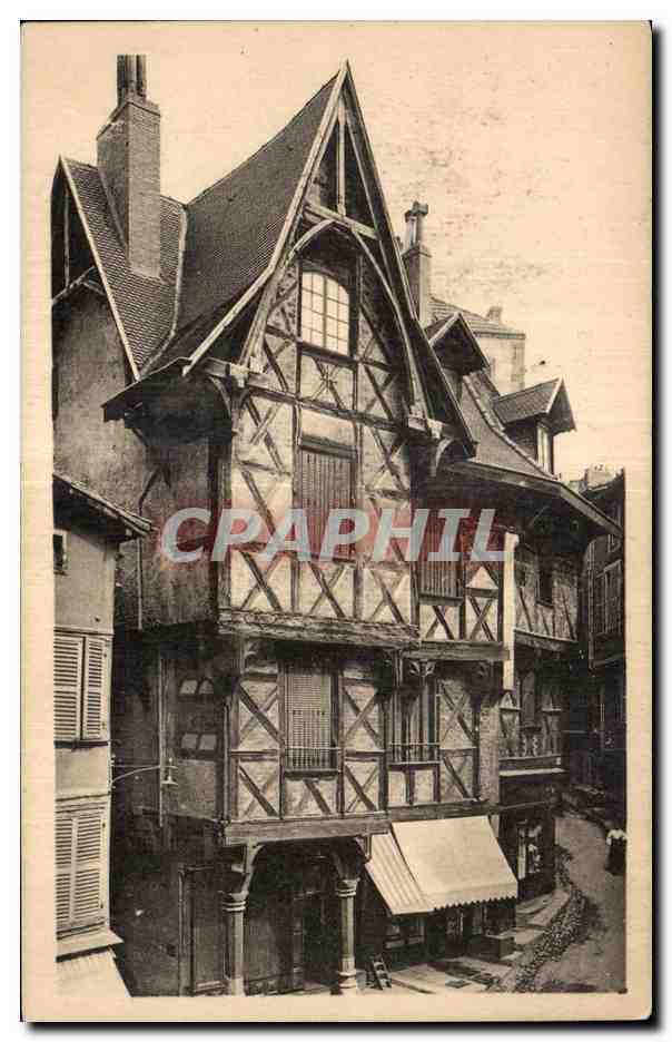CPA Thiers Le Chateau du Piroux Bati en 1423 pour Guillaume Bouithec Seigneur du Chariol