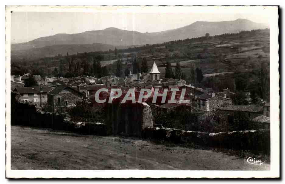 Cim — Vue panoramique du village avec église — Cim