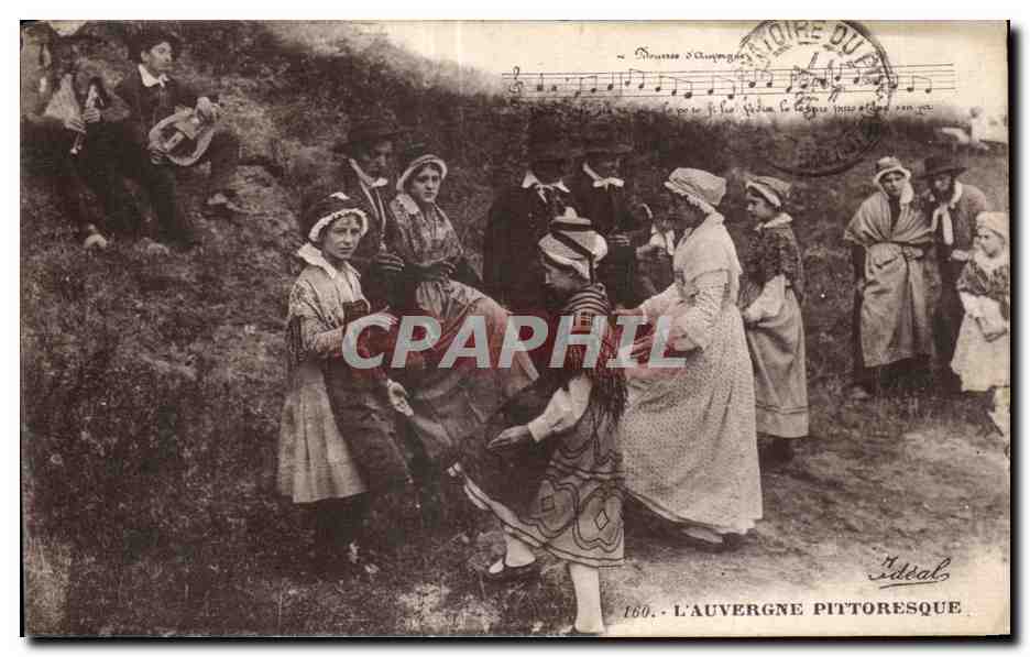L'Auvergne pittoresque — scène de village avec musicien et danseurs — éditeur Idéal, n° 160
