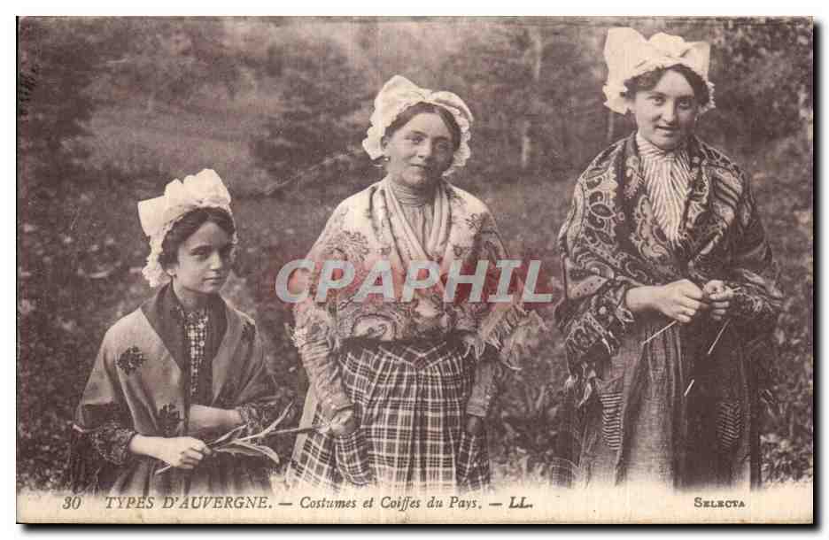 Types d'Auvergne — Costumes et Coiffes du Pays — LL. — Sélecta