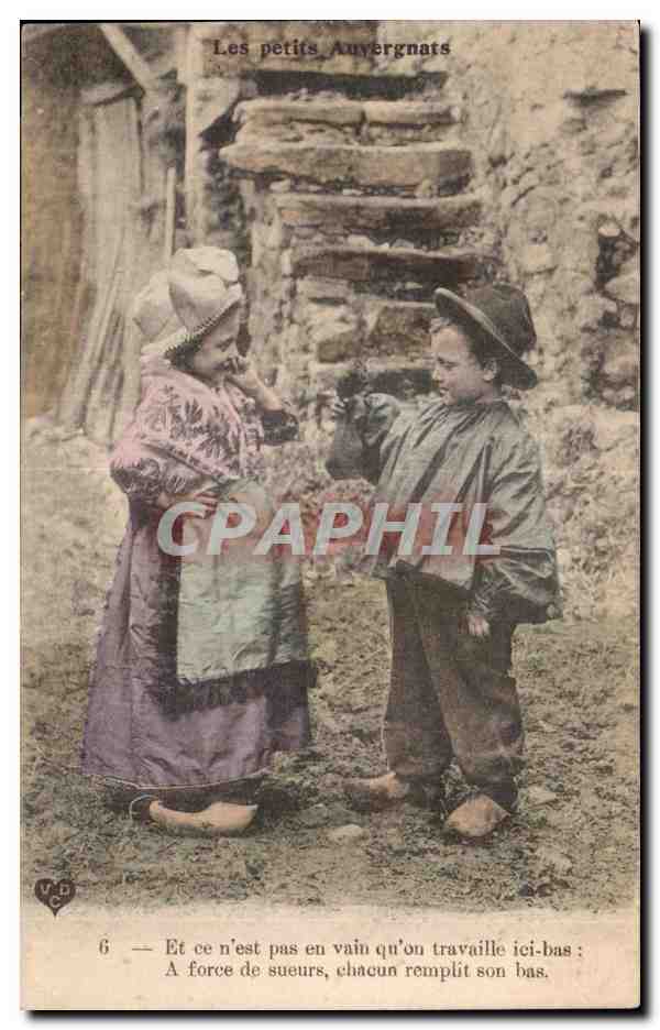 CPA Other Les petits Auvergnats Folklore Costume Enfants 