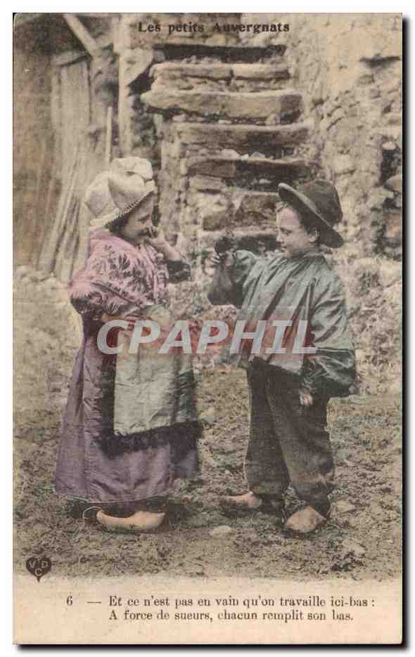 CPA Other Les petits Auvergnats Folklore Costume Enfants