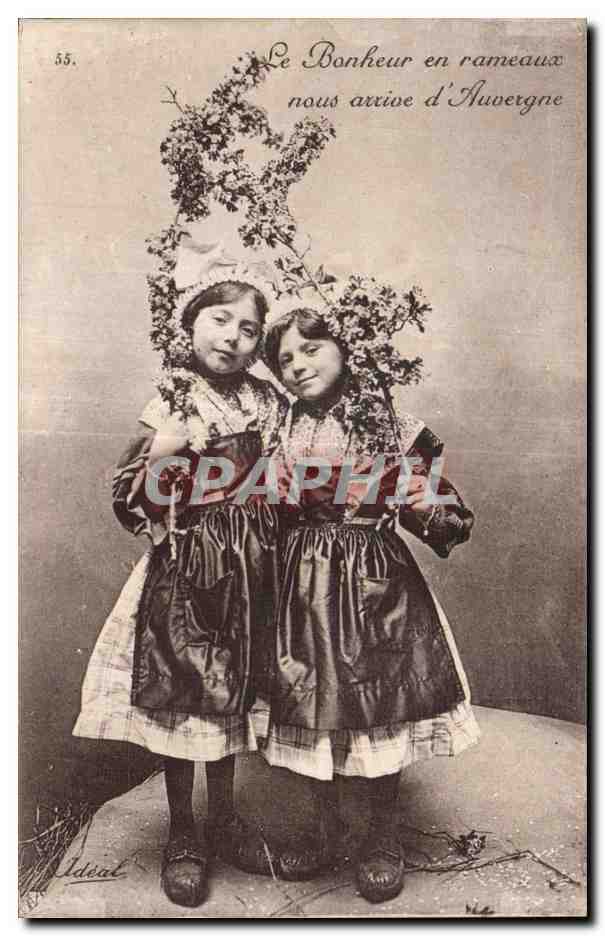 Deux jeunes filles en costume traditionnel — Auvergne — éditeur Idéal, n° 55