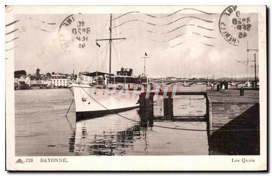 CPA Bayonne Les quais Bateau