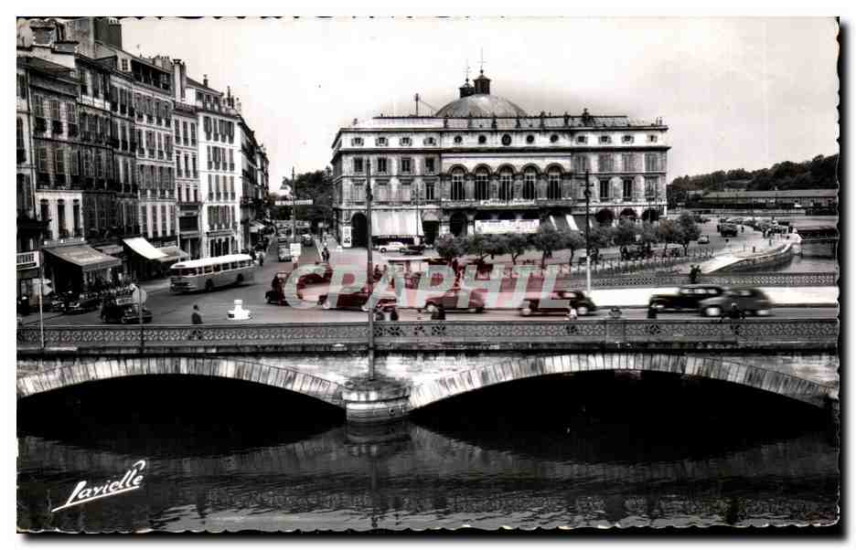 CPSM Bayonne La Theatre et la place de la liberte