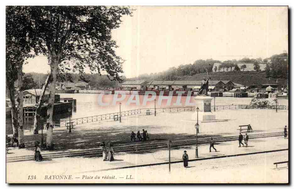 CPA Bayonne Place du reduit