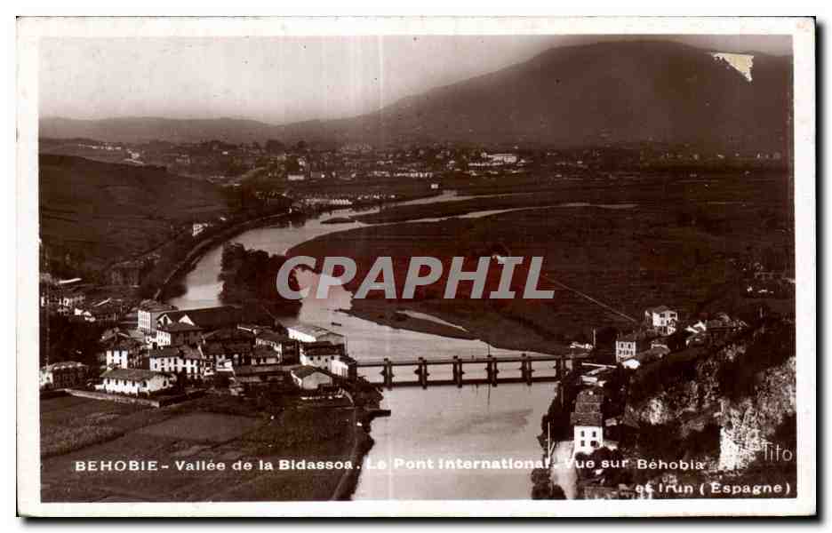 Behobia - Vallée de la Bidassoa. Le Pont International - Vue sur Irún (Espagne)