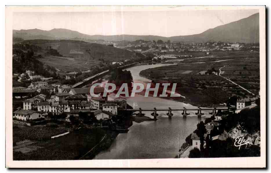 Vue panoramique d'un village au bord d'un fleuve — pont en pierre — éditeur 'Elle' (signature) — série non identifiable