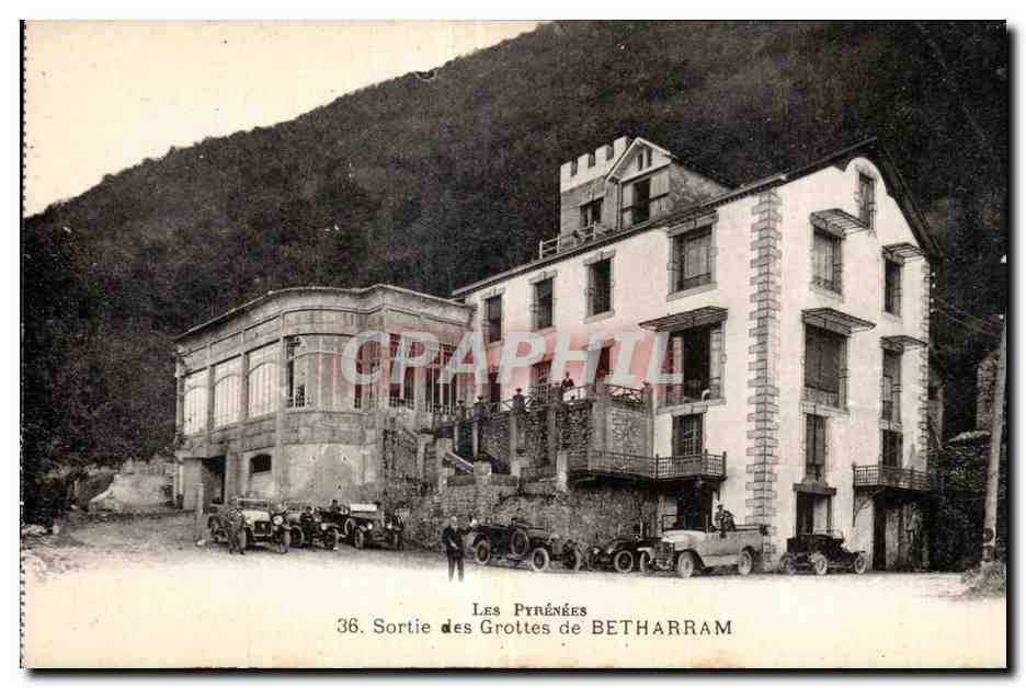 Sortie des Grottes de BETHARRAM — Les Pyrénées — série 36