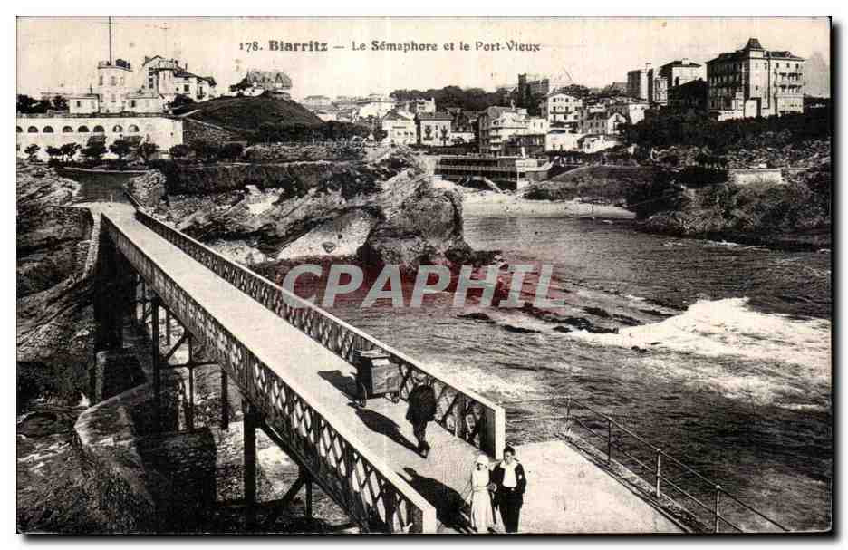 CPA Biarritz Le Semaphore et le Port Vieux