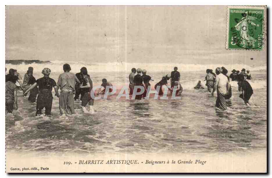 CPA Biarritz Artistique Baigneurs a la Grande Plage 