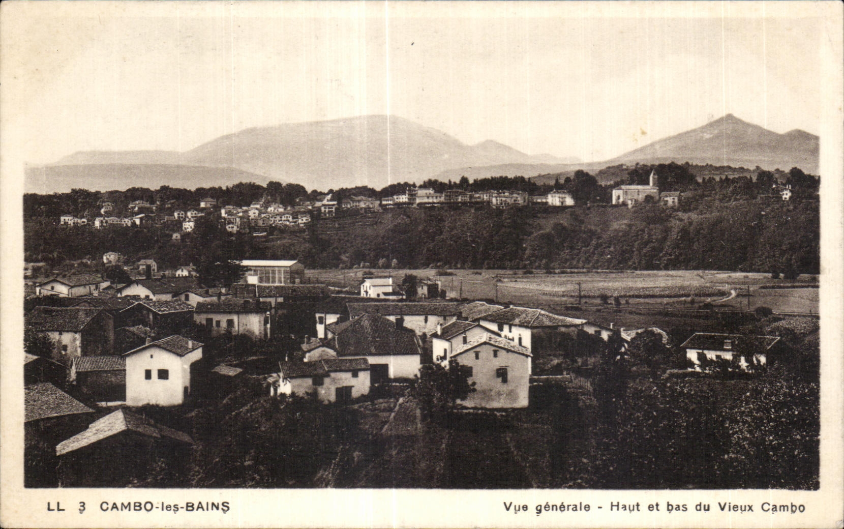 CPA Cambo les Bains Vue generale Haut et bas du Vieux Cambo