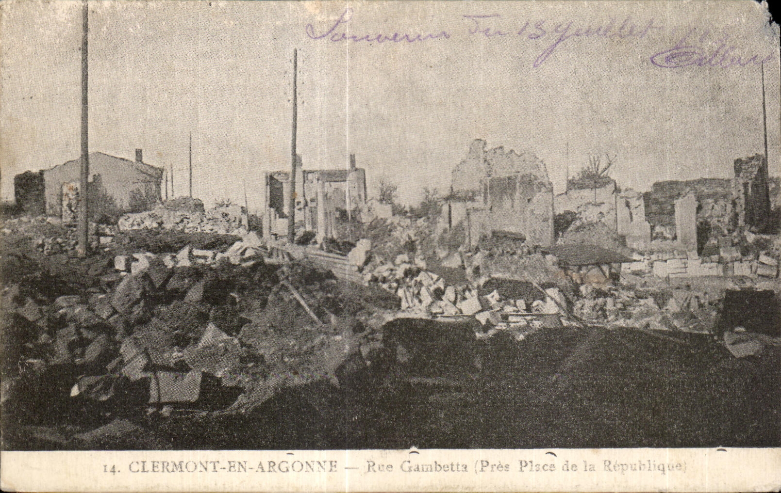CPA Guerre Clermont en Argonne Rue Gambetta (Pree Pusee de la Republique)
