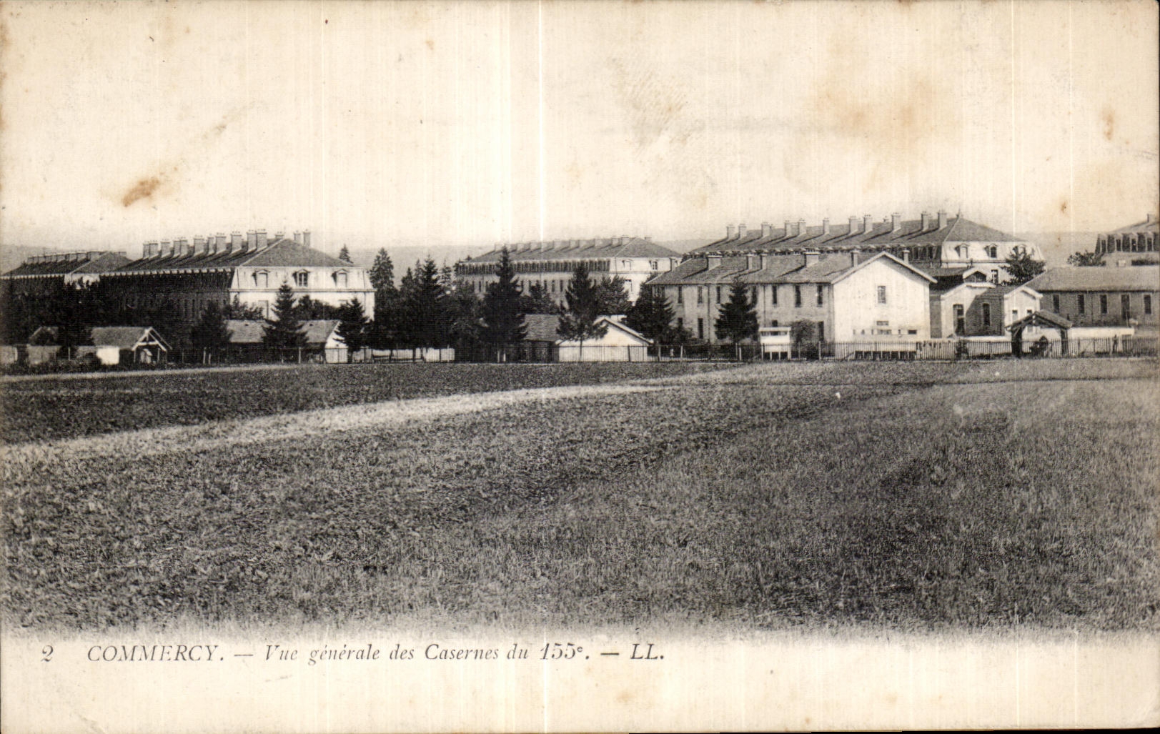 CPA Commercy Vue generale des Casernes du LL