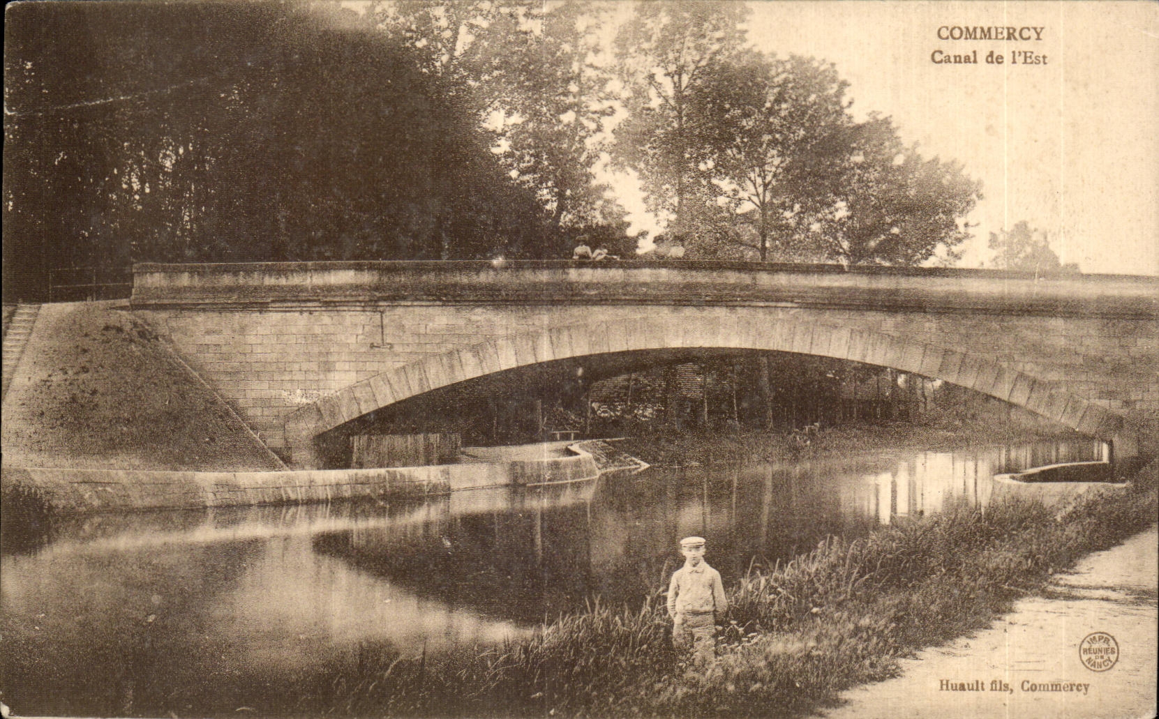 CPA Commercy Canal de I Est Huault fils commercy