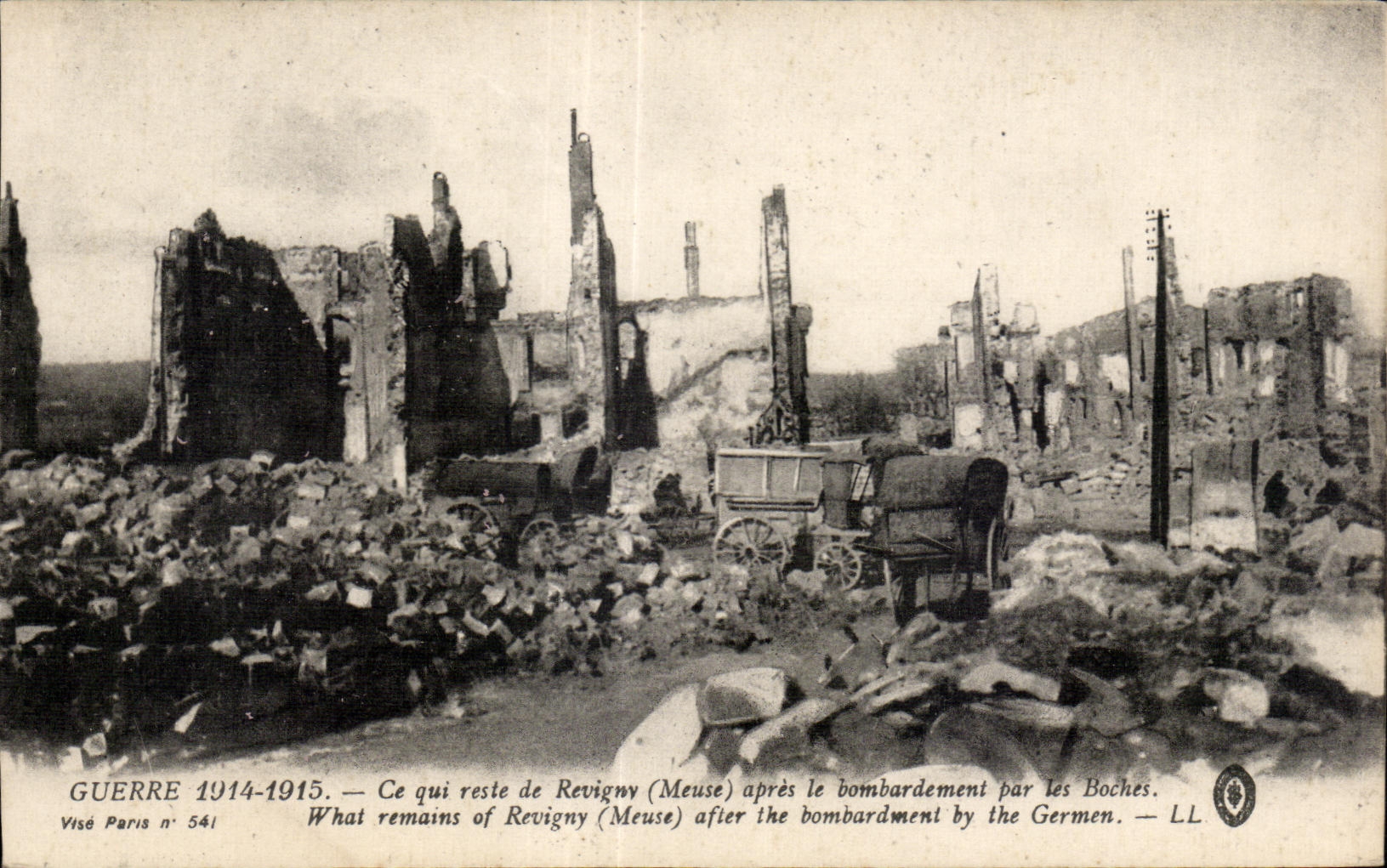 CPA Guerre ce qui reste de Revigny (Meuse) apres le bombardement par les Boches Militaria 