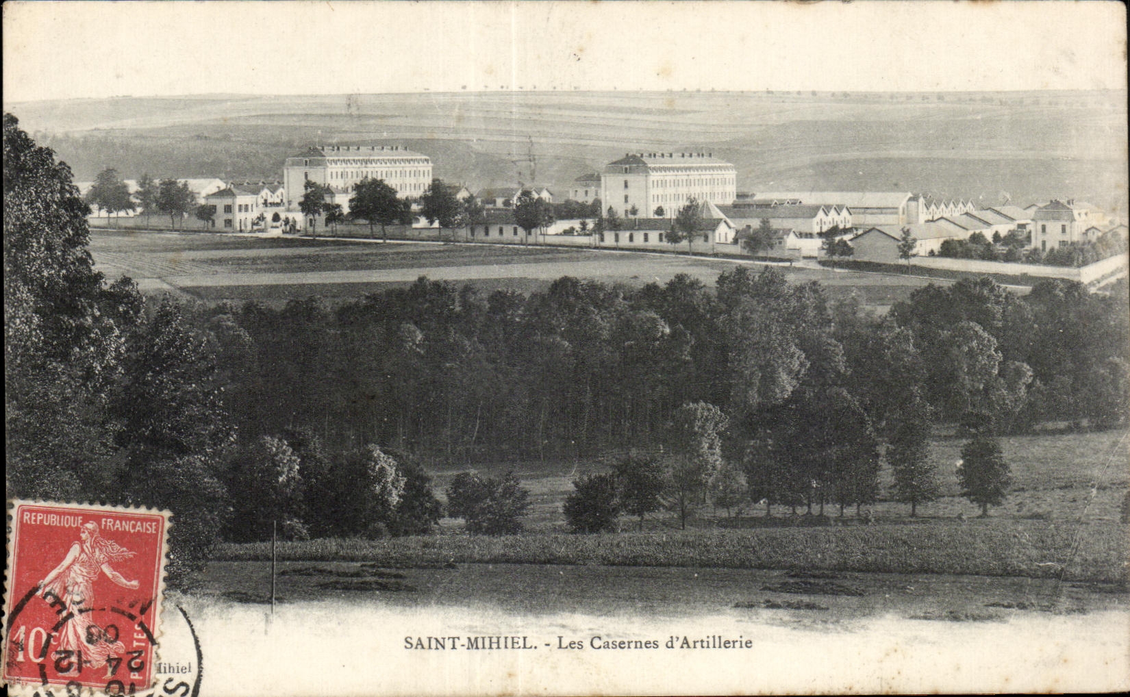 Saint-Mihiel - Les Casernes d'Artillerie — Éditeur : Libihel, n° de série non visible