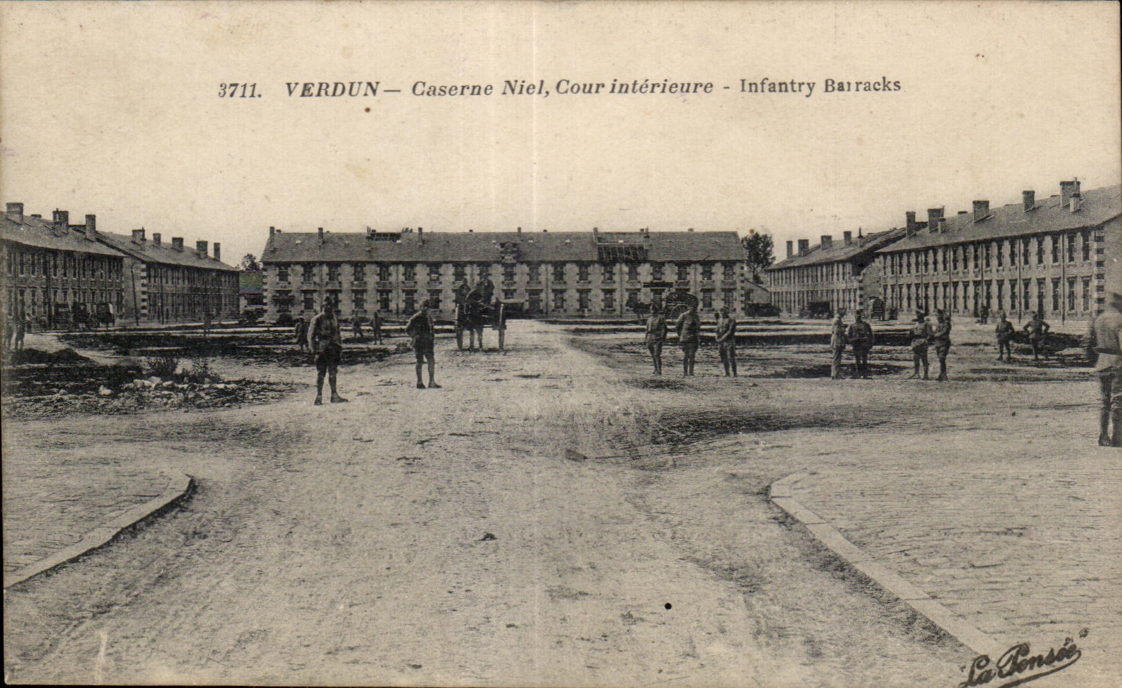 Verdun — Caserne Niel, Cour intérieure — Infantry Barracks