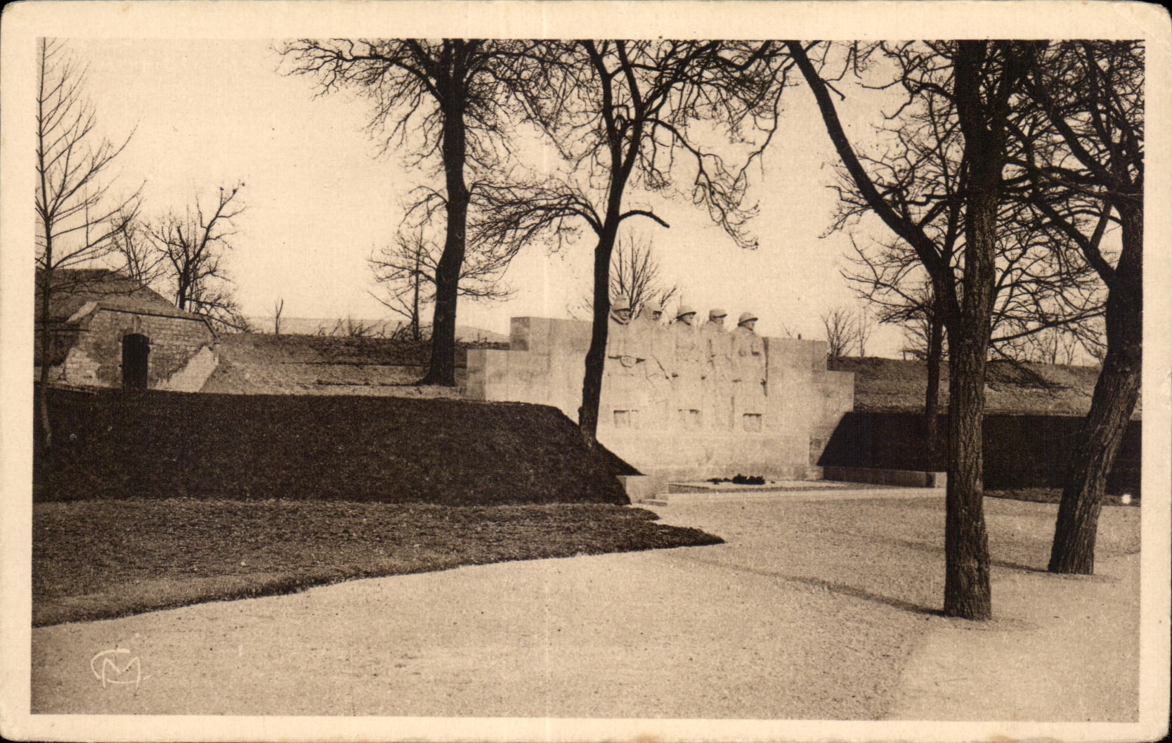 Monument aux Enfants de Verdun — Monument aux Morts pour la France — Édition Photo-Mendou